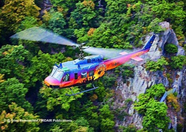REV03867 - Helicóptero BELL UH-1D GOODBYE HUEY para montar y pintar - 1