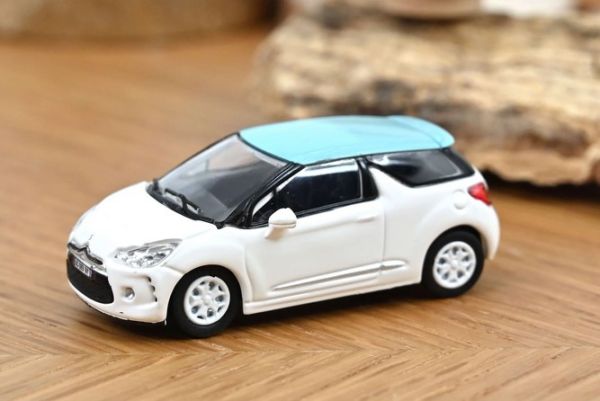 NOREV155254 - CITROEN DS3 2010 Blanco Hielo y techo Azul Boticelli - 1