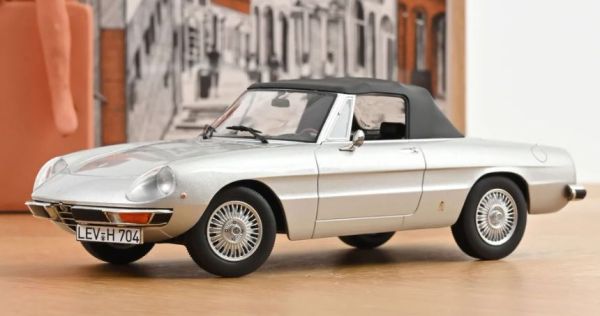 NOREV187884 - ALFA ROMEO 2000 Spider 1973 Gris Claro Metalizado - 1