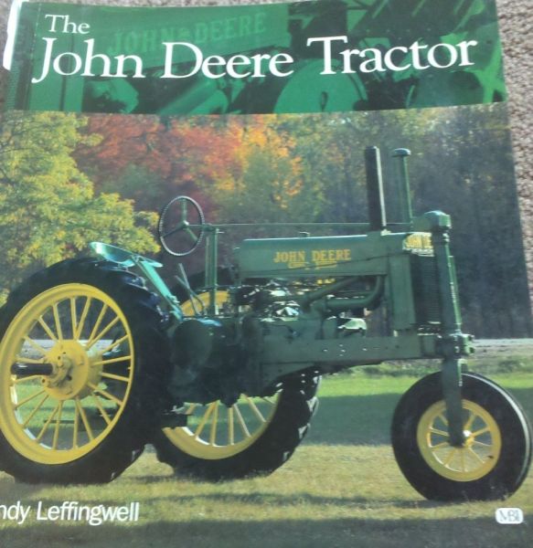 ERT1377 - Libro sobre tractores JOHN DEERE antiguos en inglés - 1