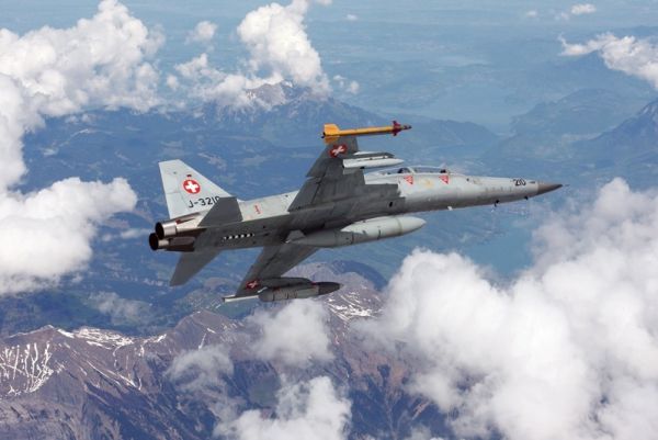 ITA1382 - Avión F-5 F Tiger II Biplaza para montar y pintar - 1