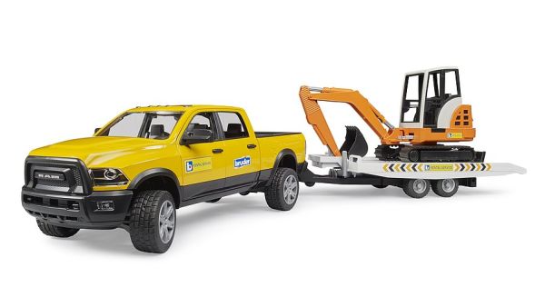 BRU2546 - RAM con plataforma y miniexcavadora naranja. - 1
