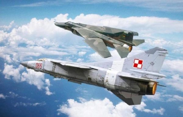ITA2798 - Avión caza MiG-23 MF/BN Flogger para montar y pintar - 1
