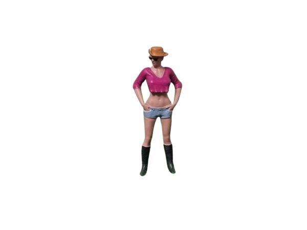 ATLAN32023_ROSE - Mujer de pie con sombrero rosa y bisel - 1