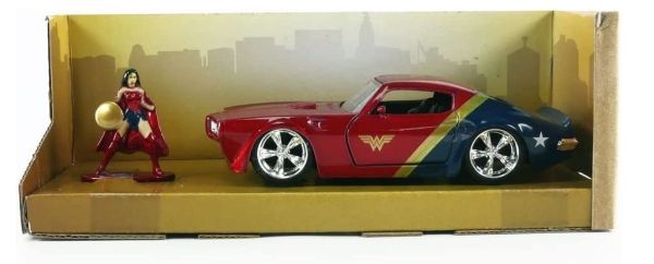 JAD33089 - 1972 PONTIAC Firebird con figura de WONDER WOMAN - 1