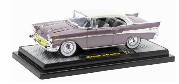 M2M-40300-115B - Chevrolet Bel Air Hardtop de 1957, color rosa metalizado. - 1