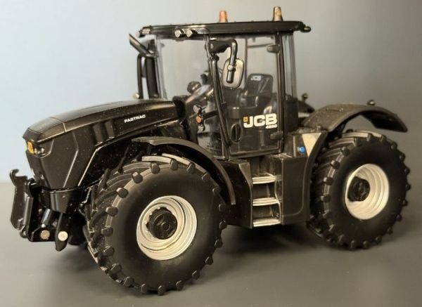 BRI43453BS - JCB Fastrac 4220 Negro con llantas grises – Edición limitada a 750 unidades - 1