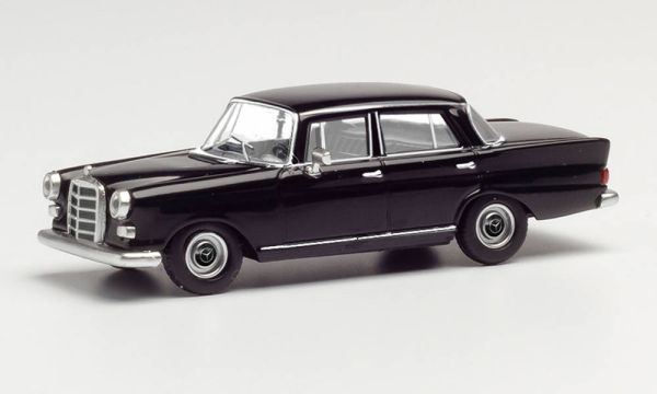 HER420457 - Mercedes 200 negro - 1