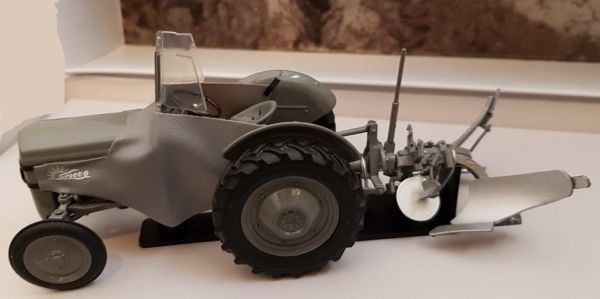 UH5364 - FERGUSON TE 20 con arado RUMPSTAD - 1