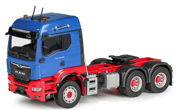 CON81005/0 - MAN TGS 6x4 azul y rojo - 1
