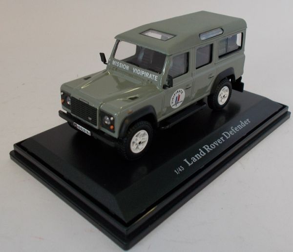 CAR4-53242 - LAND ROVER Defender largo gris Mission Vigipirate Army - 1