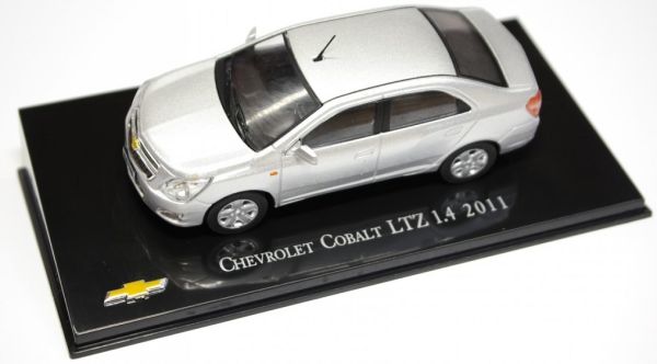 MAGCHECOBALT - 2011 CHEVROLET Cobalt LTZ 1.4 sedán de 4 puertas gris metalizado - 1