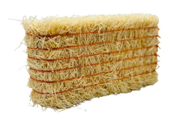 CW0276 - Paca de paja cuadrada con cordel naranja - 7,8 x 3,7 x 2,2 cm - 1