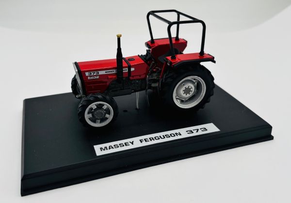 CW0295 - MASSEY FERGUSON 373 4x4 - 1