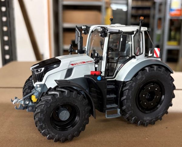 CW0305 - FENDT 728 Vario Blanc avec jantes noires - 1
