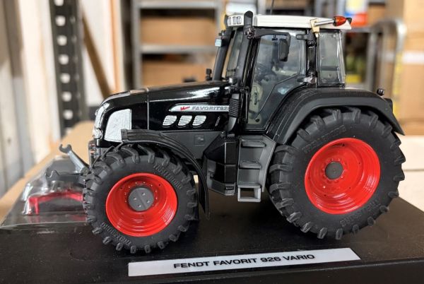 CW0309 - FENDT Favorit 926 Vario Black Beauty - Pneu Trelleborg - 1