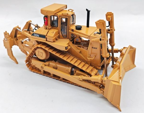 CCMD10-U - Bulldozer CATERPILLAR D10N U-Blade con desgarrador - Edición limitada a 400 unidades - 1