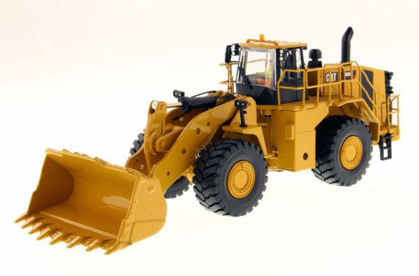 DCM85901 - Cargadora de ruedas CATERPILLAR 988K con conductor y caja metálica - 1