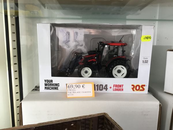 CW0104 - VALTRA con cargador rojo - 1