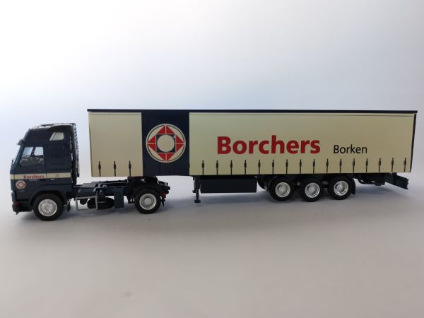 AWM70256 - VOLVO FH12 Globetrotter 4x2 Con Remolque de lona de 3 Ejes 