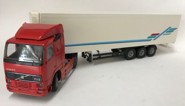 CON4608 - VOLVO FH 12 Con remolque frigorífico de 3 ejes - 1