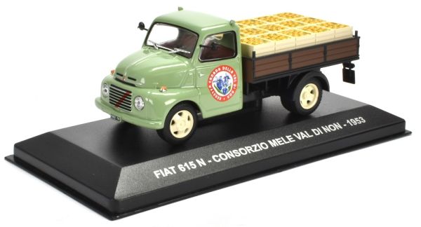 NET0031 - FIAT 615 N 1953 portabandejas con carga de fruta empresa italiana Val Di Non - 1