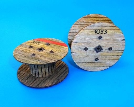 PLS455 - bobinas para cables vacíos diámetro 5 cm miniatura en kit para montar y pintar para diorama - 1