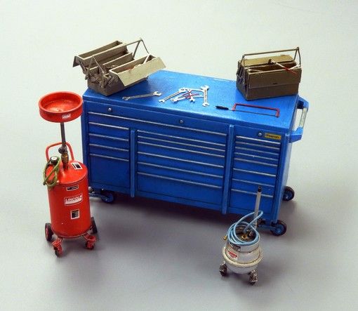 PLS497 - Carro de taller con varios accesorios en miniatura para montar y pintar - 1