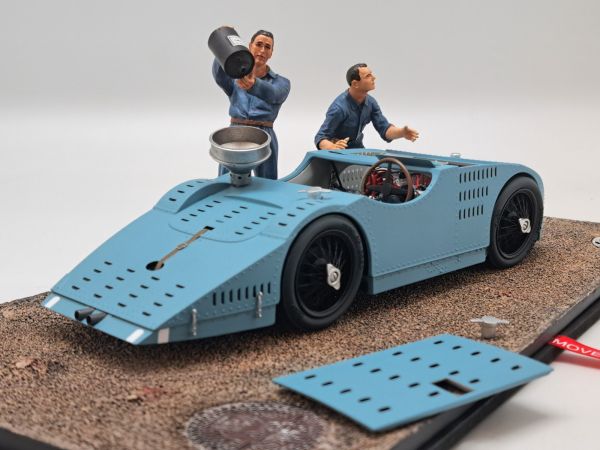 PANTHEON025 - BUGATTI Tipo 32 - TANQUE - Gran Premio de las ACF Tours 1923 Capó abierto con 2 figuras y calcomanías - 1