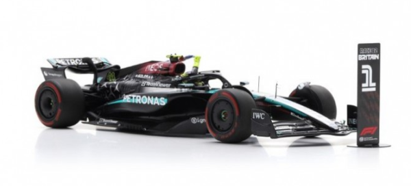 SPA18S999 - MERCEDES-AMG W15 E Performance #44 PETRONAS F1 Team Ganador del GP de Inglaterra 2024 L.HAMILTON con bandera inglesa - 1