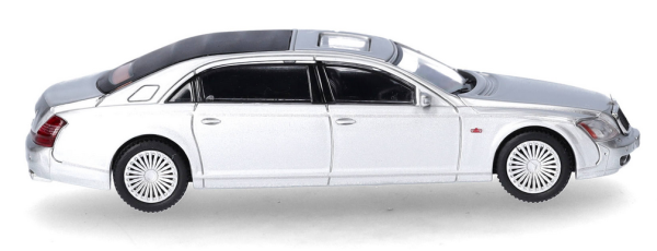 HER87MC000023 - MAYBACH 62S 2002 plateado - 1