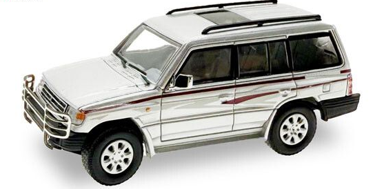 HER87MC000042 - MITSUBISHI Pajero plateado - 1