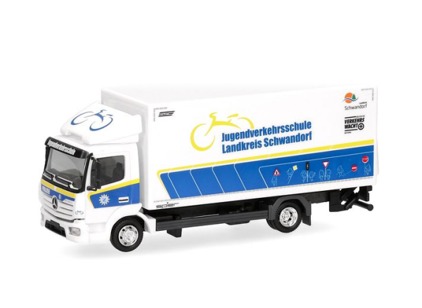 HER098915 - MERCEDES BENZ Atego 2013 con caja y puerta trasera - autoescuela de Schwandorf - 1