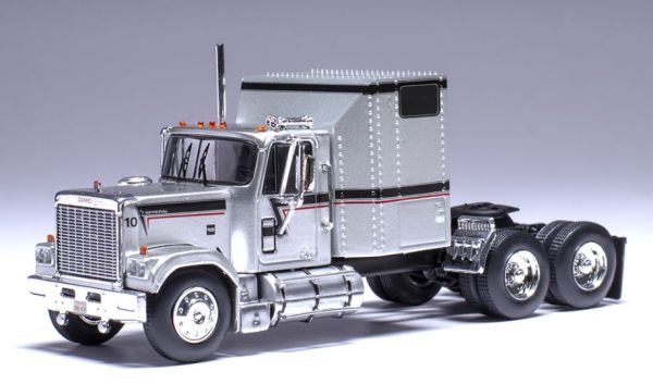 IXO-U64TR004 - GMC General 6x4 1980 Plateado con Franjas Negras y Rojas - EDICIÓN USA - 1