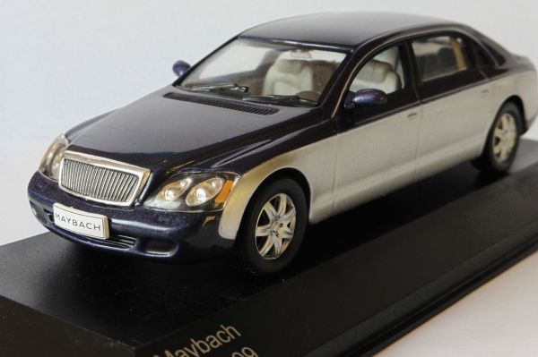 WBX110 - MAYBACH 62 2009 azul limusina laterales grises - 1