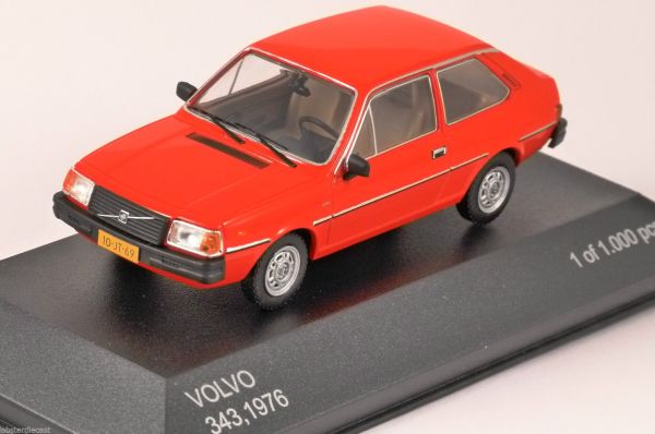 WBX208 - VOLVO 343 1976 rojo - 1