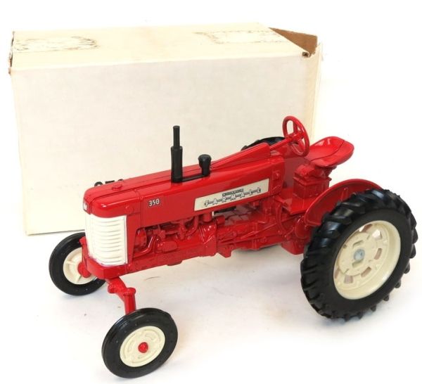 ZFN422UA - FARMALL 350 Wide Edición limitada Canadian Farm Show 1986 - 1