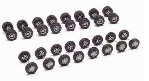 HER054089 - Pneumatici fuoristrada con cerchi 4x4 - 8 coppie di ruote anteriori e 8 ruote gemellate