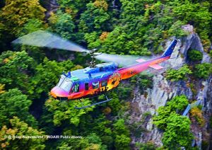 REV03867 - Helicóptero BELL UH-1D GOODBYE HUEY para montar y pintar
