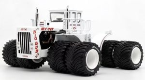 FIGE10-4392 - BIG BUD 16V-747 con neumáticos Titan LSW blancos