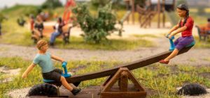 NOC13400 - Columpio balancín con micromovimiento - 5,6 x 4,5 x 5,5 cm