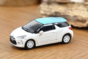 NOREV155254 - CITROEN DS3 2010 Blanco Hielo y techo Azul Boticelli