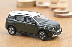 NOREV155342 - CITROEN C3 Aircross 2025 Verde Montana Techo Blanco