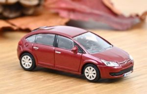 NOREV155496 - CITROEN C4 Berlina 2004 rojo