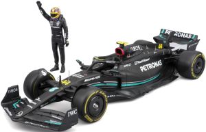 BUR28037H - MERCEDES-AMG W14E SF-23 n.º 44 con L. Hamilton figura