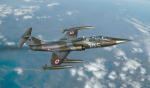 ITA2509 - TF-104G Starfighter AMI avión de combate para montar con pintura