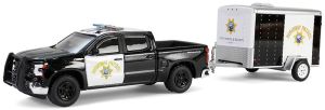 GREEN32315-C - CHEVROLET Silverado 2023 Policía de California con remolque de la serie HOT PURSUIT en blíster