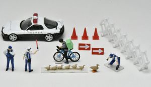 TOM328544 - Escena policial 2 con coche patrulla MAZDA RX-7 y accesorios.