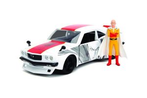 JAD33688 - MAZDA RX-3 1974 mit Saitama ONE PUNCH MAN-Figur