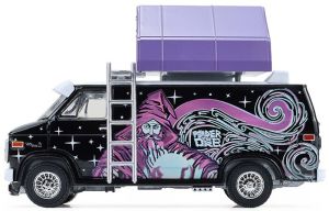 GREEN38080-C - Furgoneta camper GMC Vandura de 1978, personalizada, con tienda de techo, de la serie THE GREAT OUTDOORS, todavía en su embalaje original.